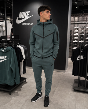 NIKE 4935424s3 фото